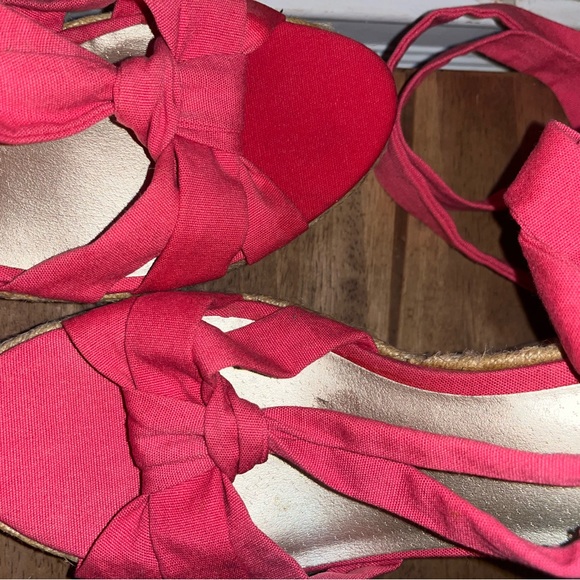 Preloved Guess Rattan Bottom Hot Pink Lace Up Wedges Size 10 Medium - Picture 6 of 7